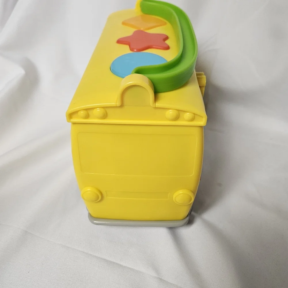 CoComelon learning yellow